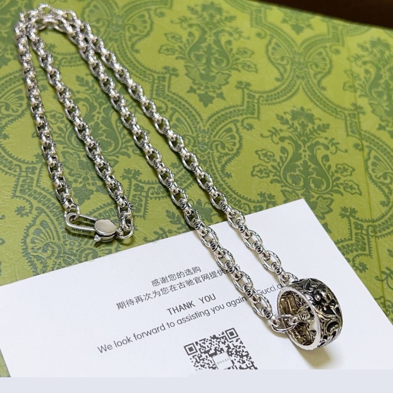 G*u*i necklaces